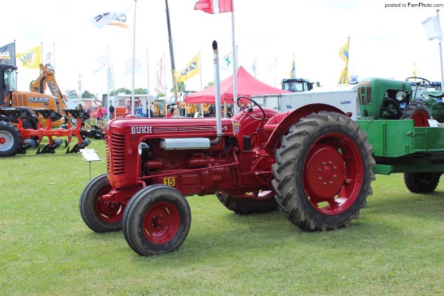 BUKH DIESEL un tracteur fabriqué au Danemark 04l905