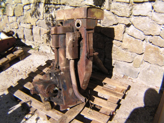 (Cède) moteur Bernard BT 2 04dajt